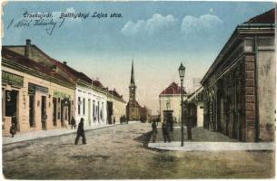 Érsekújvár, Nové Zamky; Batthyányi Lajos utca, Singer varrógép és Kosztelecz Ede üzlete / street view with shops