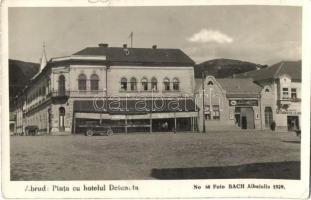 1930 Abrudbánya, Abrud; Piata cu hotelul Detunata, Farmacia / Piac tér, Detunata szálloda, Gyógyszertár, automobil, üzlet / marketplace, hotel, pharmacy, automobile, shop. photo (EK)