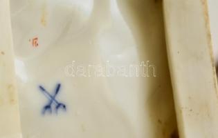 Alt Wien koldus pár, kézzel festett, jelzett, kis kopásokkal, m: 12 ill. 12,5 cm