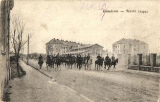 Komárom, Komárnó; Huszár csapat vonulása az utcán / K.u.K. military, Hussars on the street (Rb)