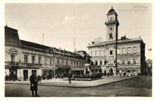 Komárom, Komárnó; Klapka tér, Városház, Csonka Zsigmond, Lajos János, Klein Mór üzletek, patika / square, town hall, shops, pharmacy