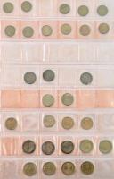 Vegyes: ~270db-os világpénz gyűjtemény albumba rendezve, közte szovjet, török, amerikai érmék, valam...