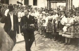 1930 Rimaszombat, Rimavska Sobota (?); Masaryk látogatása, hölgyek népviseletben / Tomás Garrigue Masaryk, First President of Czechoslovakia, ladies in traditional costumes. J. Wichner photo (EK)