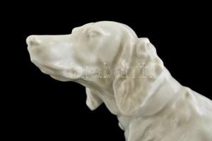 Herendi vadászkutya, fehér mázas, jelzett (Vastagh György), hibátlan, m:28 cm, h:39 cm