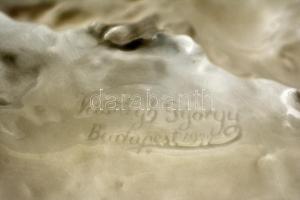 Herendi vadászkutya, fehér mázas, jelzett (Vastagh György), hibátlan, m:28 cm, h:39 cm