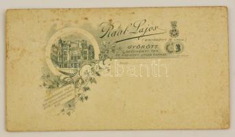 cca 1890 Raab Lajos győri fényképész műtermét ábrázoló verzójú keményhátú fotó 17x11 cm