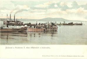 Balaton, Halászat a Balatonon II. rész. Előkészület a halászatra, halászbárkák, gőzhajó a háttérben. Kiadja Ellinger Ede fényképész