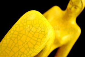 Gorka Géza (1895-1971): Art deco ülő női figura könyvtámasz. Repesztett mázas kerámia,  jelzett (Nog...