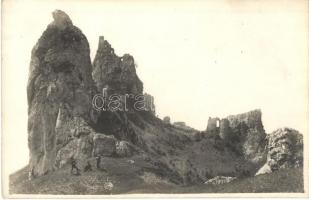 Vág-völgye, Waagthal, Vah-valley; Oroszlánkő / Löwenstein / valley, rock / Vrsatské Podhradie. photo