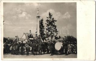 1938 Ipolyság, Sahy; bevonulás, az első tábori mise, katonai zenekar / entry of the Hungarian troops, the first field mass, military music band + 1938 Ipolyság visszatért So. Stpl. (fa)