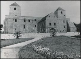 Magyarországi várak: Diósgyőr, Visegrád, Kisnána, Boldogkőváralja, stb., 11 db sajtófotó, hátuljukon...