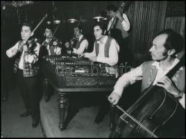 cca 1960-1970 Magyarországi életképek, 10 db sajtófotó (Fábri Péter), hátuljukon feliratozva, kb. 18...