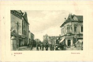 Szolnok, Gorove utca, Népbank és Takarékpénztár rt., Steiner Jakab fiai, Szentes Adolf, Scheibel Tamás üzlete, piaci árusok. W. L. Bp. 6510. (EK)