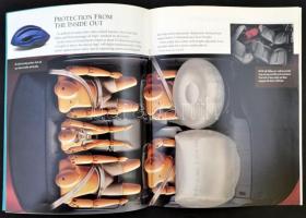 1990-1996 Forma 1 angol nyelvű versenykalauz az 1990-es évadról + autós prospektusok: Mercedes 190e,...