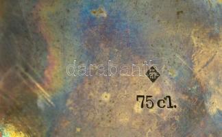 Alpakka kiöntő családi címerrel, kis kopásokkal, m: 14 cm