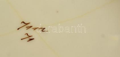 Virágmintás porcelán tányér, matricás, jelzés nélkül, kopott, hajszálrepedésekkel, d: 25 cm