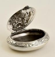 Jelenetet ábrázoló ezüst gyógyszer pirulás szelence / Silver pill box 35,5 g, 6,5x5,5 cm