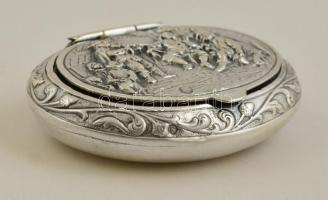 Jelenetet ábrázoló ezüst gyógyszer pirulás szelence / Silver pill box 35,5 g, 6,5x5,5 cm