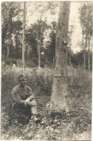 Eltévedt löveg a fatörzsben, első világháborús osztrák-magyar katonatiszt / Bullet in the tree, WWI K.u.K. military officer photo (EK)