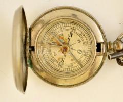 Régi iránytű, szíjjal