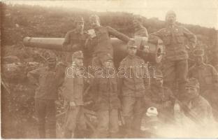 1917 15 cm kaliberű ágyú, első világháborús osztrák-magyar katonákkal / 15 cm cannon with WWI K.u.K. military soldiers, photo