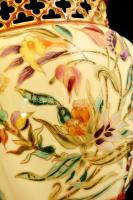 Zsolnay virág mintás áttört kaspó, kézzel festett, jelzett, hibátlan. Sign: Héde Gyöngyi, m:17 cm, d...