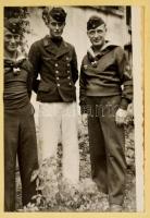 cca 1941-1944 II. világháborús német katona fotói 20 db részben katonai, részben családi fotó 6x9 cm Kis albumban. / Collection of World war II. photos of a German soldier.