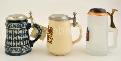 3 db ónfedeles kerámia és üveg söröskupa / 3 tin capped beer jugs