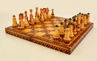 Faragott fa sakk készlet / Chess carved wood.