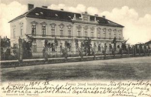 1901 Nagyvárad, Oradea; Ferenc József huszár laktanya. Sonnenfeld Adolf kiadása / Austro-Hungarian K.u.K. military hussar baracks