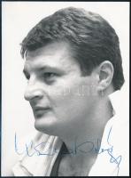 Kozma István (1939-1970) olimpia bajnok birkózó aláírása őt ábrázoló fotólapon, 12x9 cm