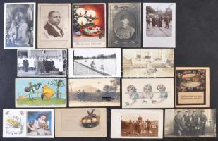 82 db főleg régi motívumlapok és fotók vegyesen, üdvözlőlapok, fürdőzők, csoportképek / 82 mainly pr...