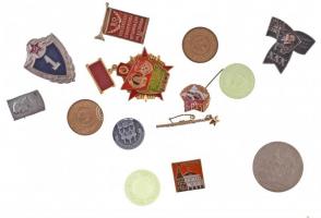 Szovjetunió 14db-os vegyes jelvény, kitűző, zseton és emlékérem tétel T:2 Soviet Union 14pcs of various badges, pins, jetons and commemorative medals C:XF