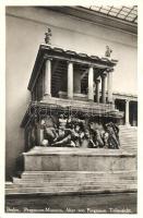 Berlin, Pergamon-Museum, Altar von Pergamon, Teilansicht / museum, altar