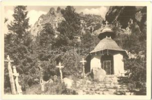 Tátra, Vysoké Tatry; Oszterva kápolna és temető / Symbolicky cintorin pod Ostrvou / chapel and cemetery