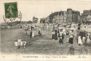 Villers-sur-Mer, La Plage á lheure des Bains / beach at bath time, sunshade, houses. TCV card (EK)