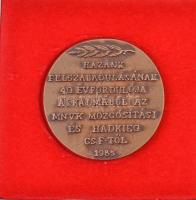 Vegyes: 5db-os szocialista kitüntetés és plakett tétel, bennek Közbiztonsági érem arany fokozata, Mu...