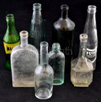 8 db különféle régi üvegpalack, közte dombornyomottak is, Márka, Juice, Diana sósborszesz stb., kopásokkal, apró csorbákkal, különböző méretben