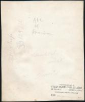 cca 1940-1960 Amerikai versenykerékpáros, fotó, hátuéján pecséttel jelzett (Fred Tambling Studio), f...