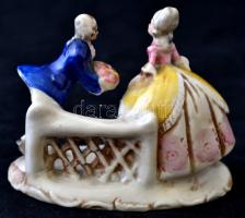 Rokokó párt ábrázoló jelzett német porcelán / Rococo couple German porclain 8 cm