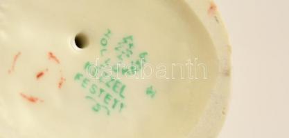 Hollóházi hegedűs kisfiú, kézzel festett, jelzett, apró kopásokkal, m: 14,5 cm