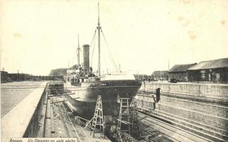Antwerpen, Anvers; Un Steamer en cale séche / steamship in drydock (fl)