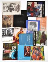 Nagy vegyes művészeti katalógus tétel, közte néhány művészeti folyóirat és képeslap, kb. 70-80 db, k...