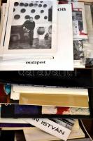 Nagy vegyes művészeti katalógus tétel, közte néhány művészeti folyóirat és képeslap, kb. 70-80 db, k...