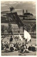 Csíksomlyó, Sumuleu Ciuc; búcsú zászlóval / Catholic fest with flag