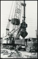 Teherautók és erőgépek 20 darabos, vegyes tétele, 12 db fotó + 8 db vintage negatív (a pozitív és ne...