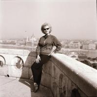 1963 Éva Six (Klein Éva), később Gábor Zsa Zsa (1937) színésznőről Budapesten készült felvétel sorozat, 30 db vintage negatív Kotnyek Antal (1921-1990) budapesti fotóriporter hagyatékából, 6x6 cm