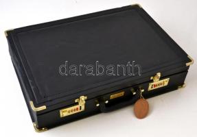 Bergner fém evőeszköz készlet, eredeti táskájában (72 db)