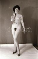 cca 1974 Szabadon választott gyakorlatok, szolidan erotikus felvételek, 8 db vintage negatív (24x36 ...