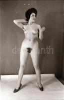 cca 1974 Szabadon választott gyakorlatok, szolidan erotikus felvételek, 8 db vintage negatív (24x36 ...